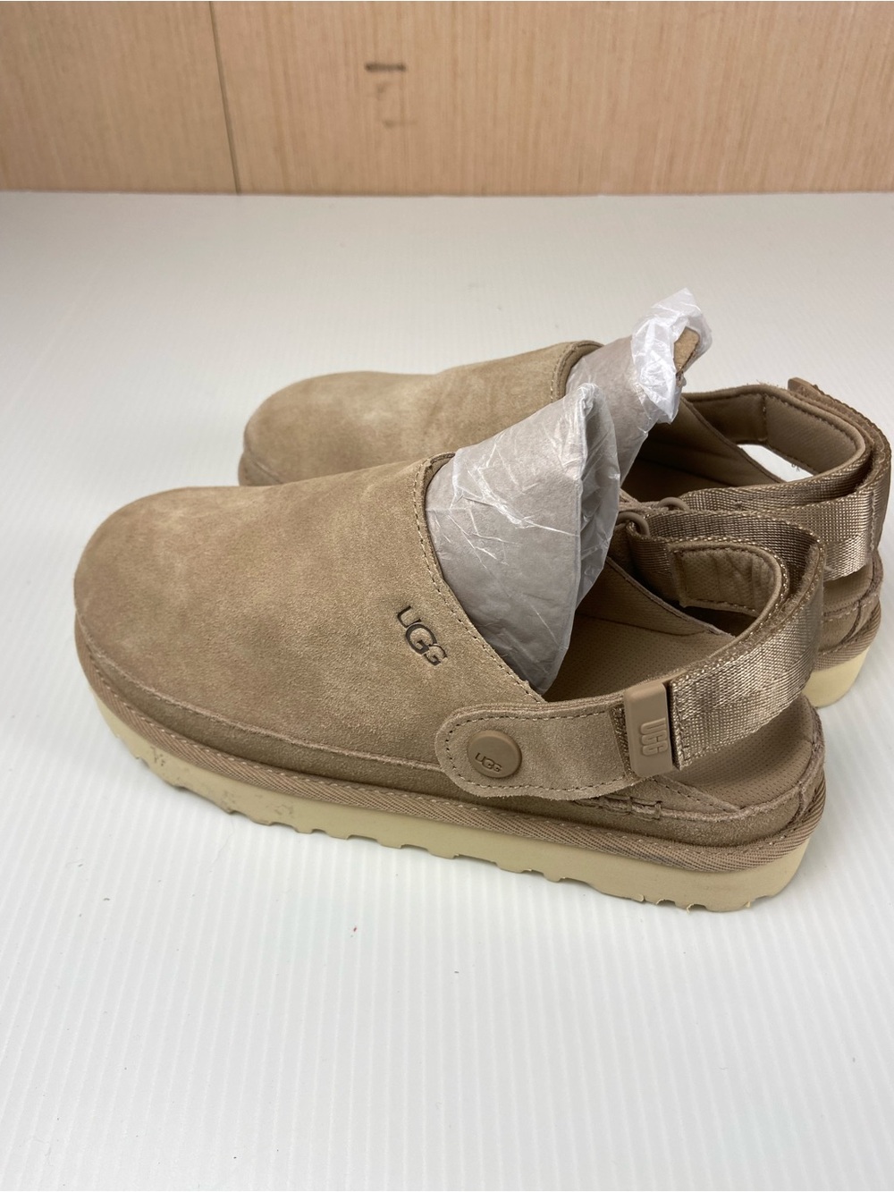 UGG Goldenstar Clog Driftwood Suede Platform Women’s 6 NWOB